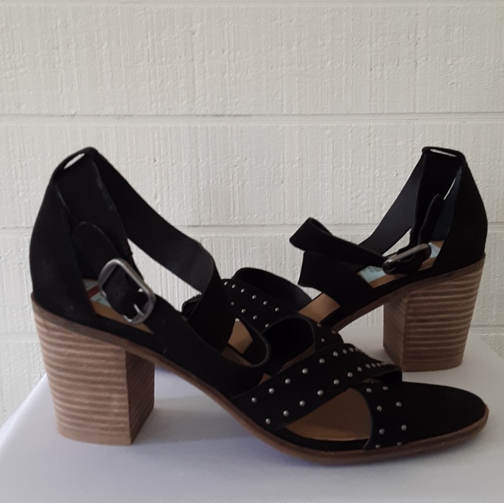 Lucky Brand Studded Black Criss Cross Sandals